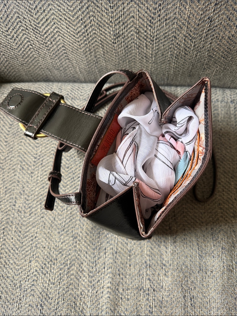 Hobo Elan Black Leather Crossbody Bag - Picture 12 of 16